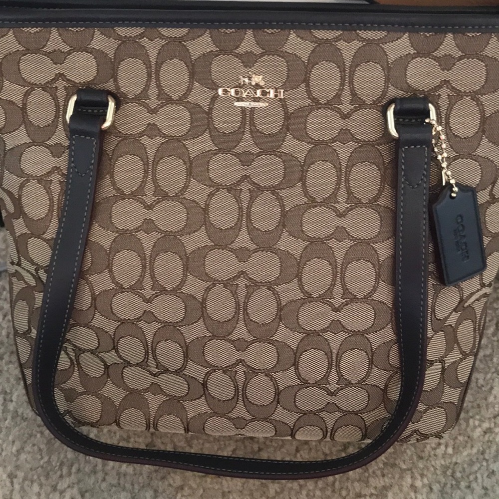 COACH BAG zip top tote